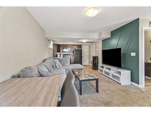 157 Bowman Circle, Sylvan Lake, AB - Indoor Photo Showing Living Room