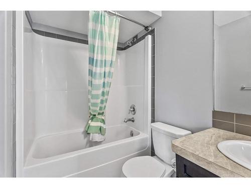 157 Bowman Circle, Sylvan Lake, AB - Indoor Photo Showing Bathroom