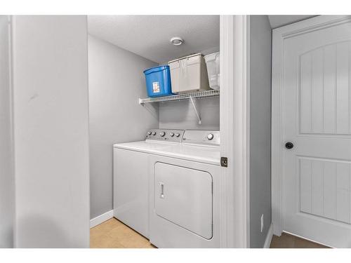 157 Bowman Circle, Sylvan Lake, AB - Indoor Photo Showing Laundry Room