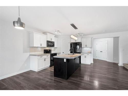 157 Bowman Circle, Sylvan Lake, AB - Indoor Photo Showing Kitchen