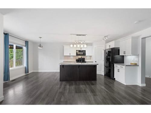 157 Bowman Circle, Sylvan Lake, AB - Indoor Photo Showing Kitchen