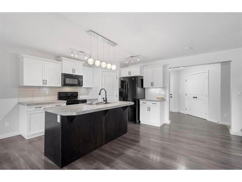 157 Bowman Circle, Sylvan Lake, AB - Indoor Photo Showing Kitchen