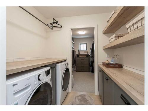 129 Emerald Drive, Red Deer, AB - Indoor Photo Showing Laundry Room