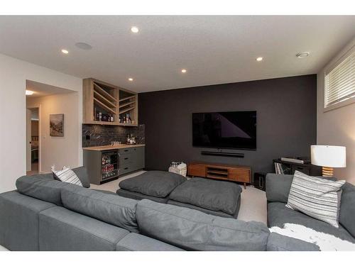 129 Emerald Drive, Red Deer, AB - Indoor Photo Showing Living Room