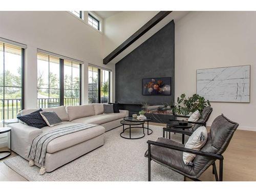 129 Emerald Drive, Red Deer, AB - Indoor Photo Showing Living Room