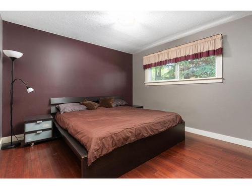 4807 55 Avenue, Viking, AB - Indoor Photo Showing Bedroom