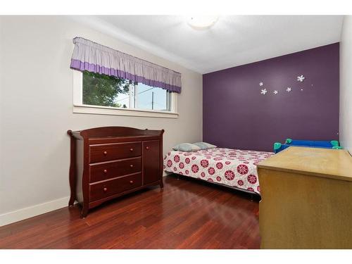 4807 55 Avenue, Viking, AB - Indoor Photo Showing Bedroom