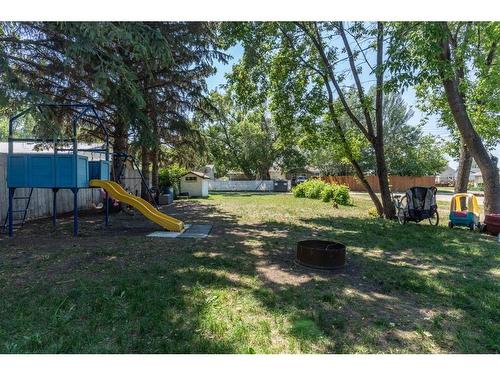 4807 55 Avenue, Viking, AB - Outdoor With Backyard