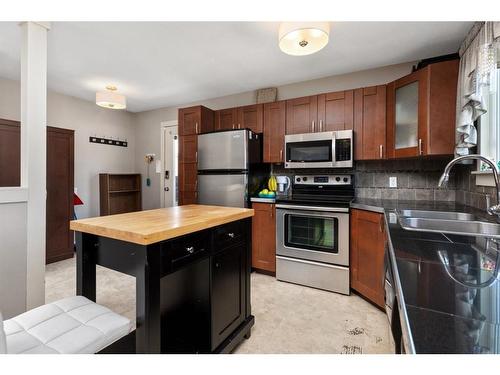 4807 55 Avenue, Viking, AB - Indoor Photo Showing Kitchen With Double Sink