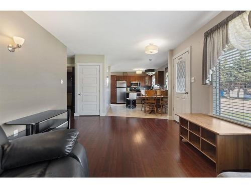 4807 55 Avenue, Viking, AB - Indoor Photo Showing Living Room