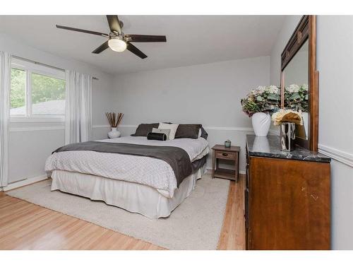 30 College Park Close, Red Deer, AB - Indoor Photo Showing Bedroom