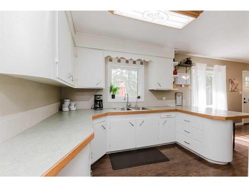 30 College Park Close, Red Deer, AB - Indoor Photo Showing Kitchen With Double Sink