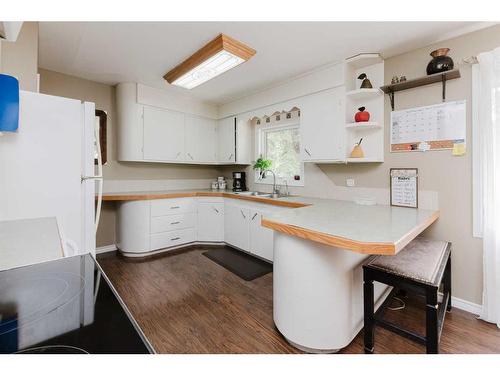 30 College Park Close, Red Deer, AB - Indoor Photo Showing Kitchen With Double Sink