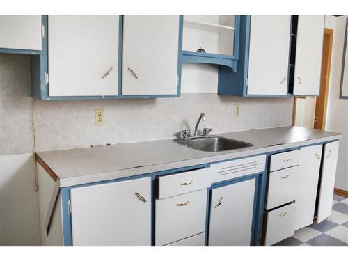 5129 52 Street, Daysland, AB - Indoor Photo Showing Kitchen