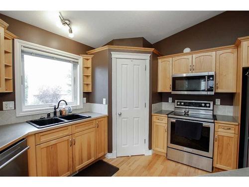 14 Lewis Close, Red Deer, AB - Indoor Photo Showing Kitchen With Double Sink