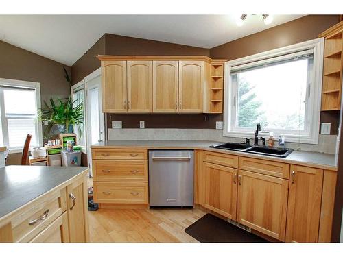 14 Lewis Close, Red Deer, AB - Indoor Photo Showing Kitchen With Double Sink