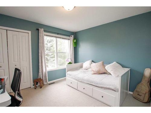 14 Lewis Close, Red Deer, AB - Indoor Photo Showing Bedroom