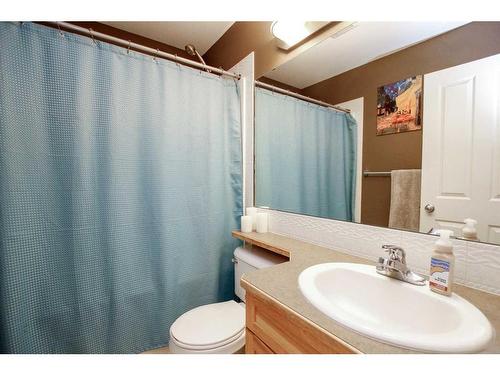 14 Lewis Close, Red Deer, AB - Indoor Photo Showing Bathroom