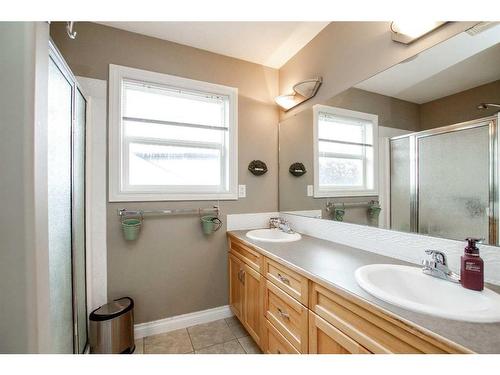 14 Lewis Close, Red Deer, AB - Indoor Photo Showing Bathroom