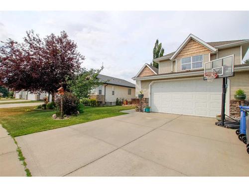 14 Lewis Close, Red Deer, AB - Outdoor