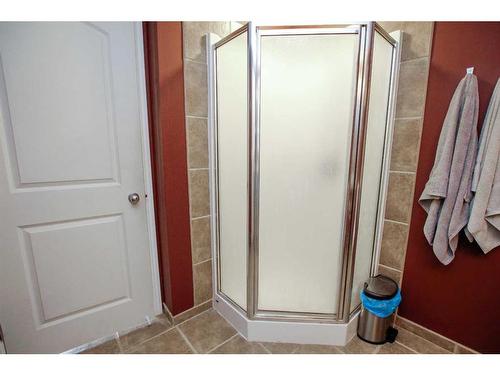 14 Lewis Close, Red Deer, AB - Indoor Photo Showing Bathroom