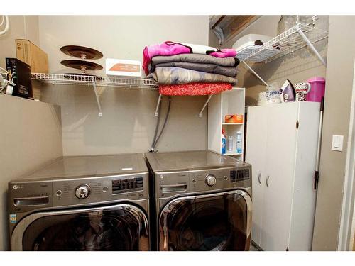 14 Lewis Close, Red Deer, AB - Indoor Photo Showing Laundry Room