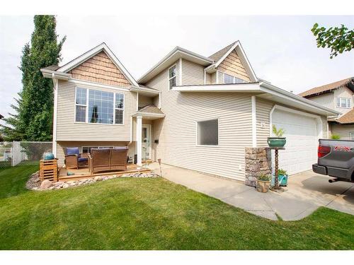 14 Lewis Close, Red Deer, AB - Outdoor