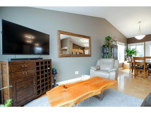 14 Lewis Close, Red Deer, AB - Indoor Photo Showing Living Room