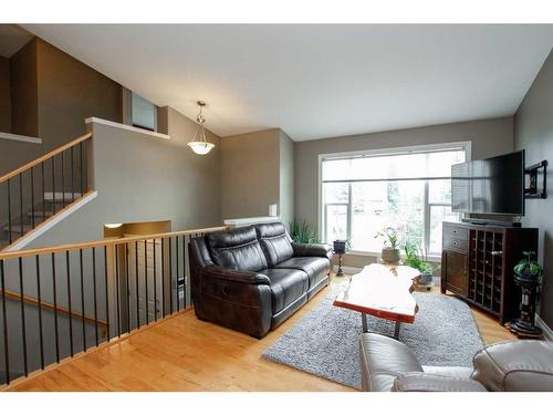 14 Lewis Close, Red Deer, AB - Indoor Photo Showing Living Room