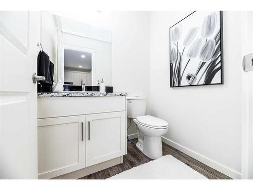 1-5135 53 Street, Lacombe, AB - Indoor Photo Showing Bathroom