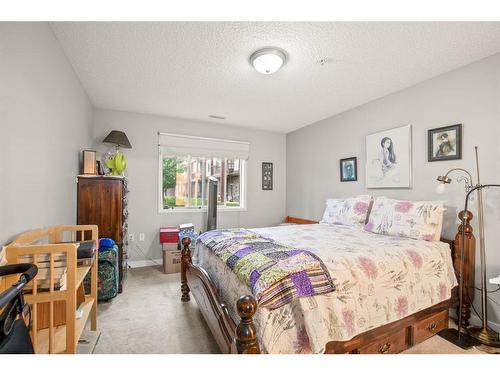 131-18 Averill Street, Red Deer, AB - Indoor Photo Showing Bedroom