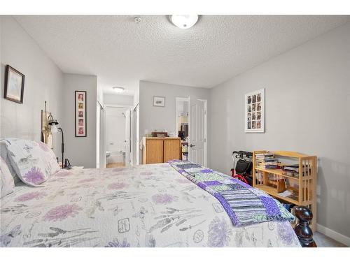 131-18 Averill Street, Red Deer, AB - Indoor Photo Showing Bedroom