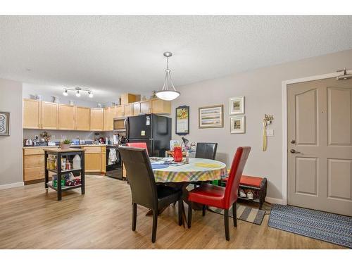 131-18 Averill Street, Red Deer, AB - Indoor Photo Showing Dining Room