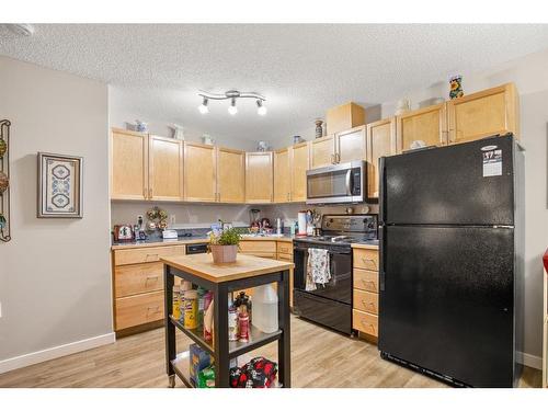 131-18 Averill Street, Red Deer, AB - Indoor Photo Showing Kitchen