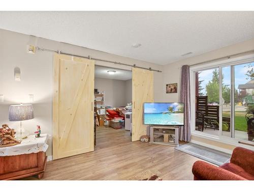 131-18 Averill Street, Red Deer, AB - Indoor Photo Showing Living Room