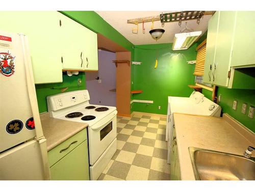 C3-35 Nash Street, Red Deer, AB - Indoor Photo Showing Laundry Room