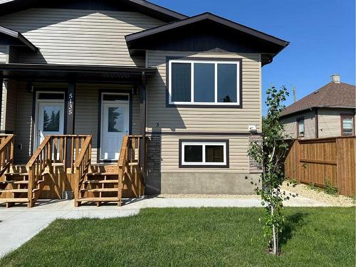 3-5135 53 Street, Lacombe, AB - Outdoor