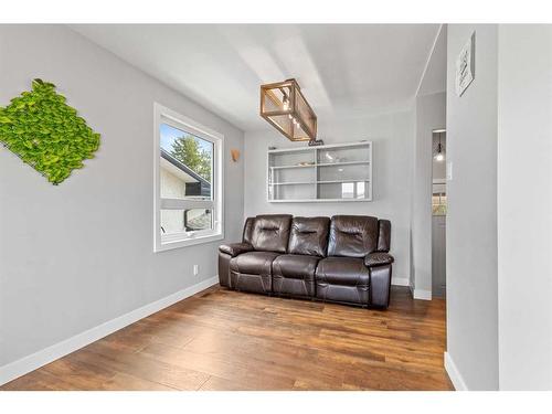 13 Otterbury Avenue, Red Deer, AB - Indoor Photo Showing Living Room