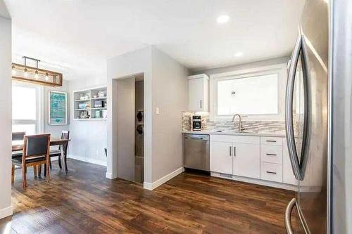 13 Otterbury Avenue, Red Deer, AB - Indoor Photo Showing Kitchen With Upgraded Kitchen