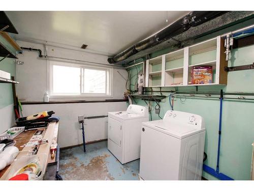 75 Overdown Drive, Red Deer, AB - Indoor Photo Showing Laundry Room