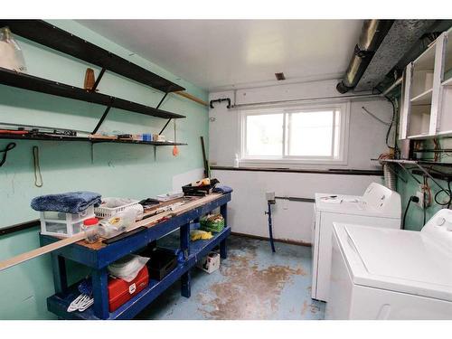 75 Overdown Drive, Red Deer, AB - Indoor Photo Showing Laundry Room