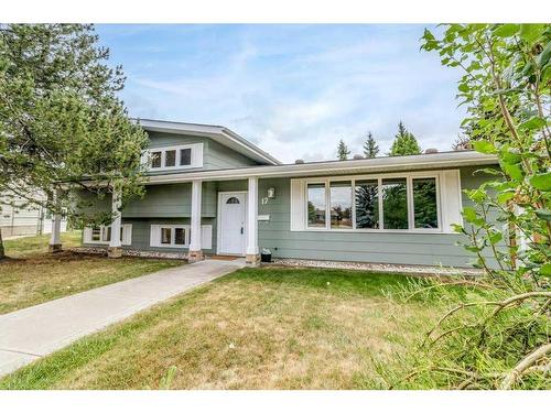 17 Ward Crescent, Red Deer, AB - Outdoor With Facade