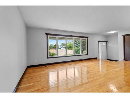 17 Ward Crescent, Red Deer, AB - Indoor Photo Showing Other Room