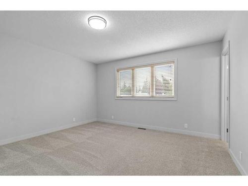 17 Ward Crescent, Red Deer, AB - Indoor Photo Showing Other Room