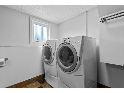 17 Ward Crescent, Red Deer, AB - Indoor Photo Showing Laundry Room