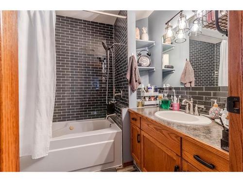 15 Duston Street, Red Deer, AB - Indoor Photo Showing Bathroom