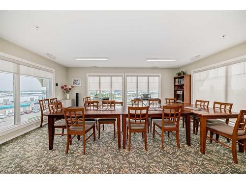 411-4425 Heritage Way, Lacombe, AB - Indoor Photo Showing Dining Room