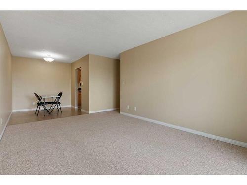 404-5418 52 Street, Camrose, AB - Indoor Photo Showing Other Room