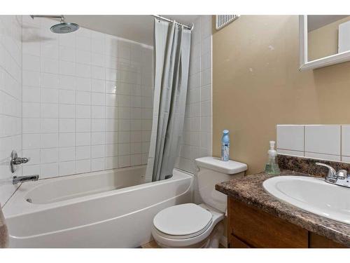 404-5418 52 Street, Camrose, AB - Indoor Photo Showing Bathroom