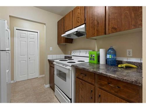 404-5418 52 Street, Camrose, AB - Indoor Photo Showing Kitchen